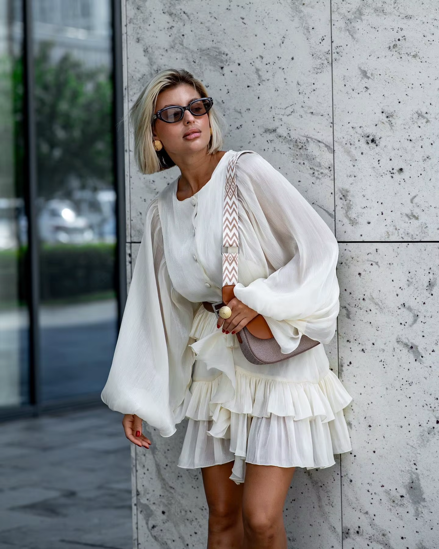 Riviera - Robe à manches longues et jupe courte à volants