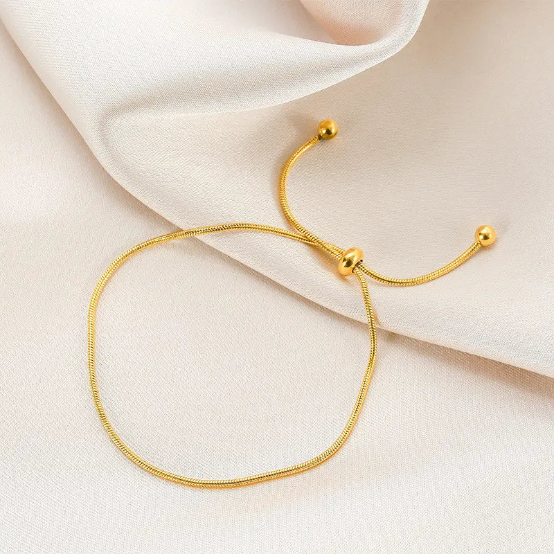 Bracelet de cheville femme – Alma, chaîne fine ajustable au style bohème d’été