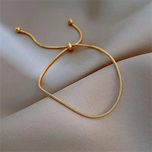 Bracelet de cheville femme – Alma, chaîne fine ajustable au style bohème d’été