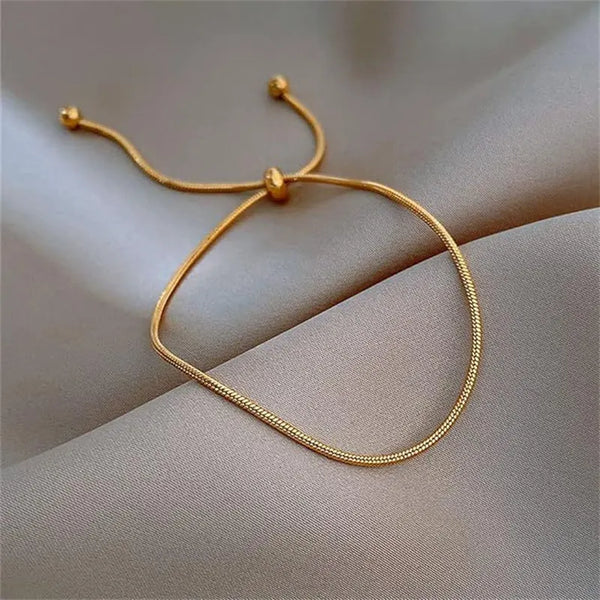 Bracelet de cheville femme – Alma, chaîne fine ajustable au style bohème d’été
